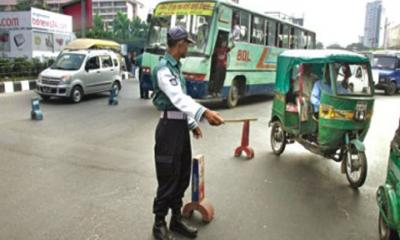 রাজধানীতে ট্রাফিক আইন ভাঙায় মামলা ৭৭৬, জরিমানা ৩৫ লাখ 