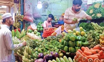 সবজির বাজারে অস্থিরতা, ক্রেতাদের ক্ষোভ