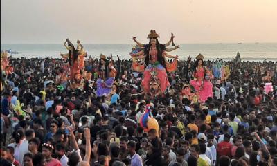 প্রতিমা বিসর্জনে কক্সবাজার সৈকতে সম্প্রীতির মিলনমেলা