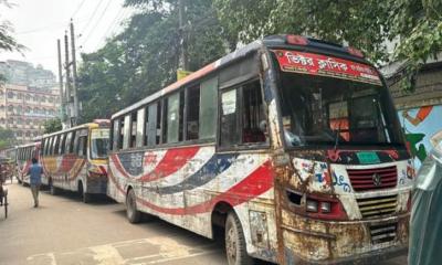 ছাত্রীকে হেনস্তা, ভিক্টরের ১২ বাস আটক দিলো জবি শিক্ষার্থীরা