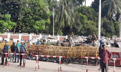 বঙ্গভবন মোড়ে বিক্ষোভ, নিরাপত্তা জোরদার