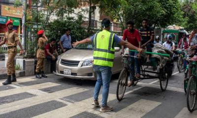 চার ঘণ্টা সড়কে ট্রাফিকের দায়িত্ব পালন করবেন শিক্ষার্থীরা