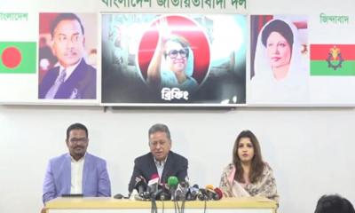 আ.লীগকে কেন ট্রাম্পের বেশে আসতে হবে