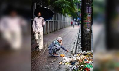 রাস্তায় উচ্ছিষ্ট খাওয়া বৃদ্ধের ভাইরাল ছবিটি নিয়ে যা জানা গেল