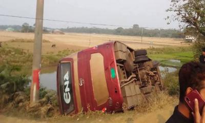 নিয়ন্ত্রণ হারিয়ে খাদে এনা পরিবহন