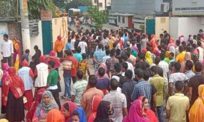 বিভিন্ন স্থানে শ্রমিক-পুলিশ সংঘর্ষ, আহত অনেকে