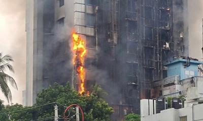 যশোরে আ.লীগ নেতার পাঁচ তারকা হোটেলে আগুন