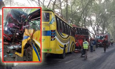 দুই বাসের সংঘর্ষে প্রাণ গেলো ৫ জনের