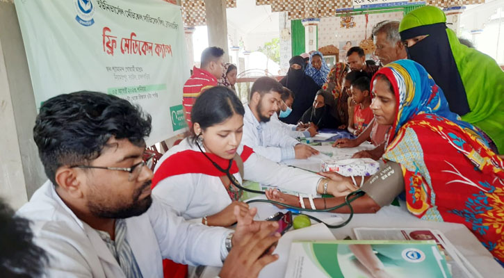 ডা: আশীষ কুমার চক্রবর্ত্তীর আয়োজনে শাহজাদাপুরে ফ্রি মেডিকেল ক্যাম্প অনুষ্ঠিত