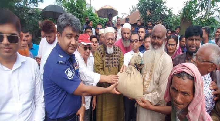 ইসলামপুরে নদীভাঙ্গণ ও বন্যায় ক্ষতিগ্রস্তদের মাঝে ত্রাণসামগ্রী ও নগদ অর্থ বিতরণ