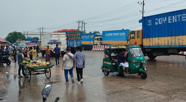 সাড়ে চার ঘণ্টা ঢাকা-চট্টগ্রাম মহাসড়ক অবরোধ করে রাখলো কুবি শিক্ষার্থীরা