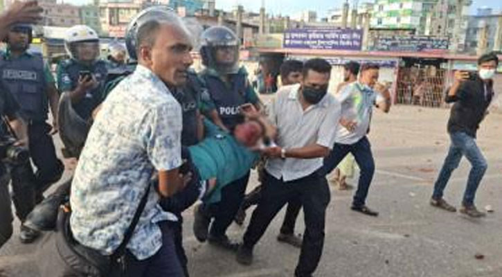 বরিশালে আন্দোলনকারীদের সঙ্গে সংঘর্ষ, পুলিশের উপ-কমিশনার রক্তাক্ত