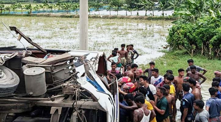 পীরগঞ্জে বাস-ট্রাক সংঘর্ষে বাবা-ছেলে নিহত