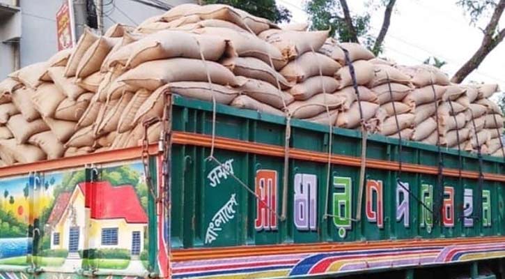 চাঁপাইনবাবগঞ্জে ফিলিং স্টেশন থেকে চালভর্তি ট্রাক উধাও