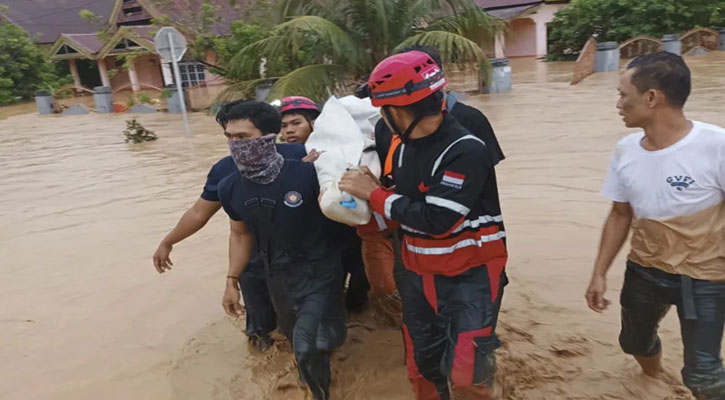 ইন্দোনেশিয়ায় বন্যায় নিহত অন্তত ১৩