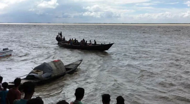 পদ্মায় নৌকাডুবিতে নিখোঁজ চার শ্রমিকের মরদেহ উদ্ধার