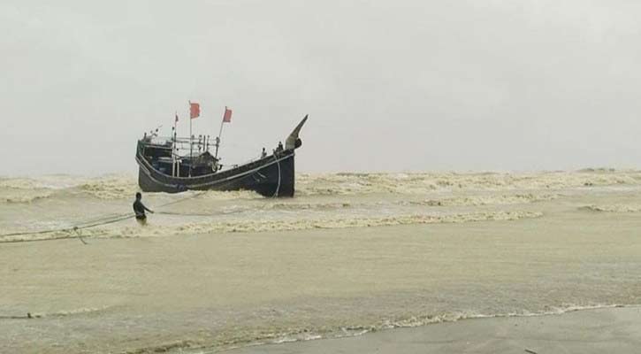 বঙ্গোপসাগরে ট্রলারডুবি, ৫ জেলের মরদেহ উদ্ধার