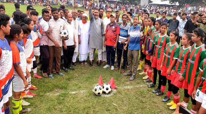 ভাঙ্গুড়ায় মহিলা ফুটবল টুর্নামেন্টের উদ্বোধন 