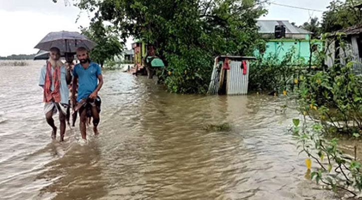 ভারি বৃষ্টিপাতে তিন জেলায় বন্যার শঙ্কা