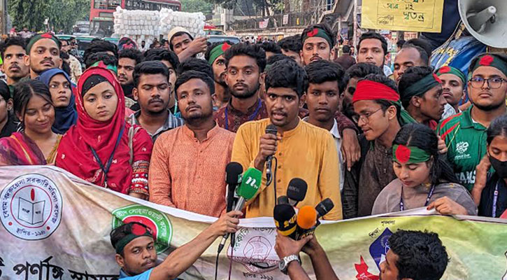 পাঁচ ঘন্টা পর সায়েন্সল্যাবের সড়ক ছাড়লেন শিক্ষার্থীরা