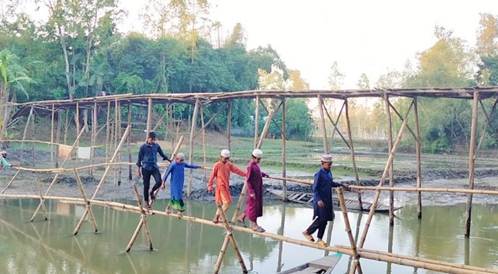 দেড় যুগেও নির্মাণ হয়নি সেতু, ১০ হাজার মানুষের ভোগান্তি