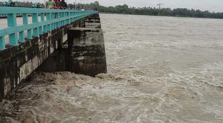 বিপৎসীমার ওপরে তিস্তার পানি 