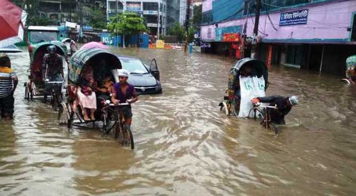 জলাবদ্ধতায় রাজধানীতে ভোগান্তি, শনিবারও বৃষ্টির আভাস