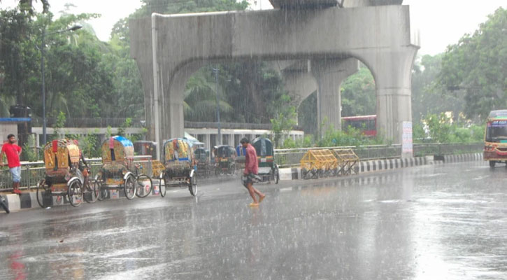 রাজধানীতে তুমুল বৃষ্টি, গরমের স্বস্তি