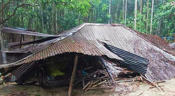 ঘূর্ণিঝড় রিমালে বসতঘর চাপা পড়ে স্কুলছাত্রীর মৃত্যু 