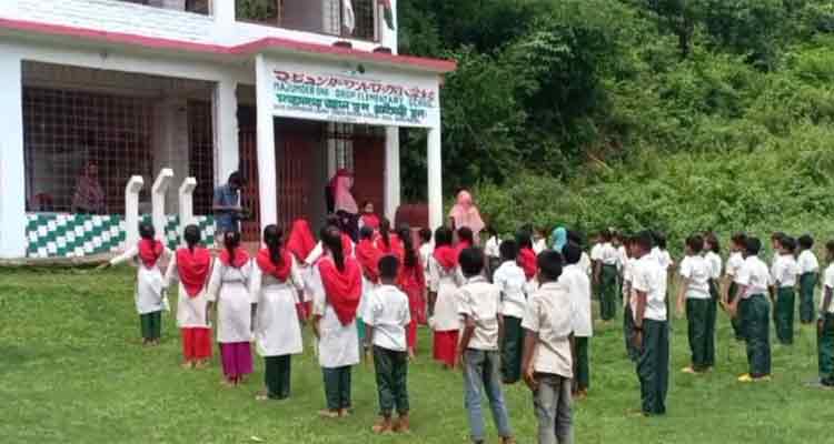 কুমিল্লার লালমাইয়ে নির্জন জঙ্গলে গড়ে উঠেছে বিদ্যালয় 