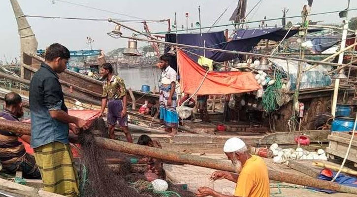 রাত পোহালেই ঈদ, জেলে পল্লিতে নেই আনন্দ 