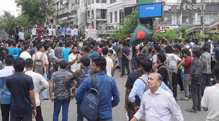 ‘কোটা নয়, মেধা চাই’ স্লোগানে উত্তাল সায়েন্স ল্যাব