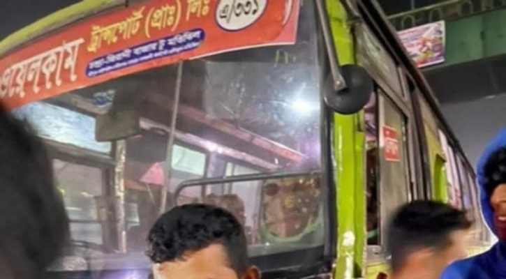 সাভারে চলন্ত যাত্রীবাহী বাসে ডাকাতি, আহত ৪