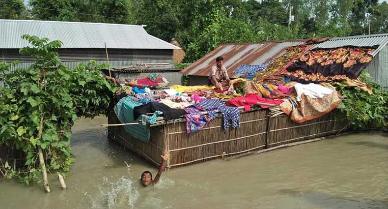 বাড়ছে বানভাসির সংখ্যা, ছড়াচ্ছে পানিবাহিত রোগ